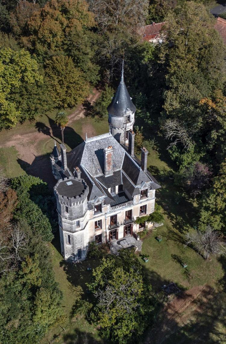 Chateau De Puymoger Bed & Breakfast Javerlhac-et-la-Chapelle-Saint-Robert Bagian luar foto